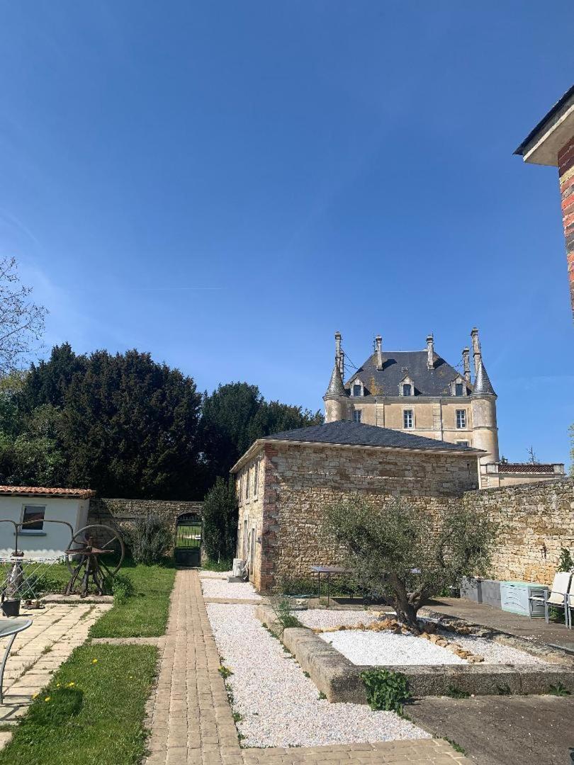Chateau Le Puybelliard Bed & Breakfast Chantonnay Exterior photo
